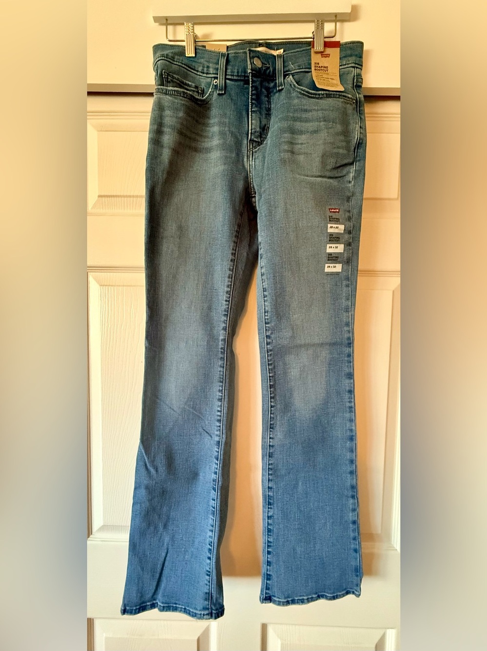 Levi’s 315 Shaping Bootcut Jean NWT size 28x32